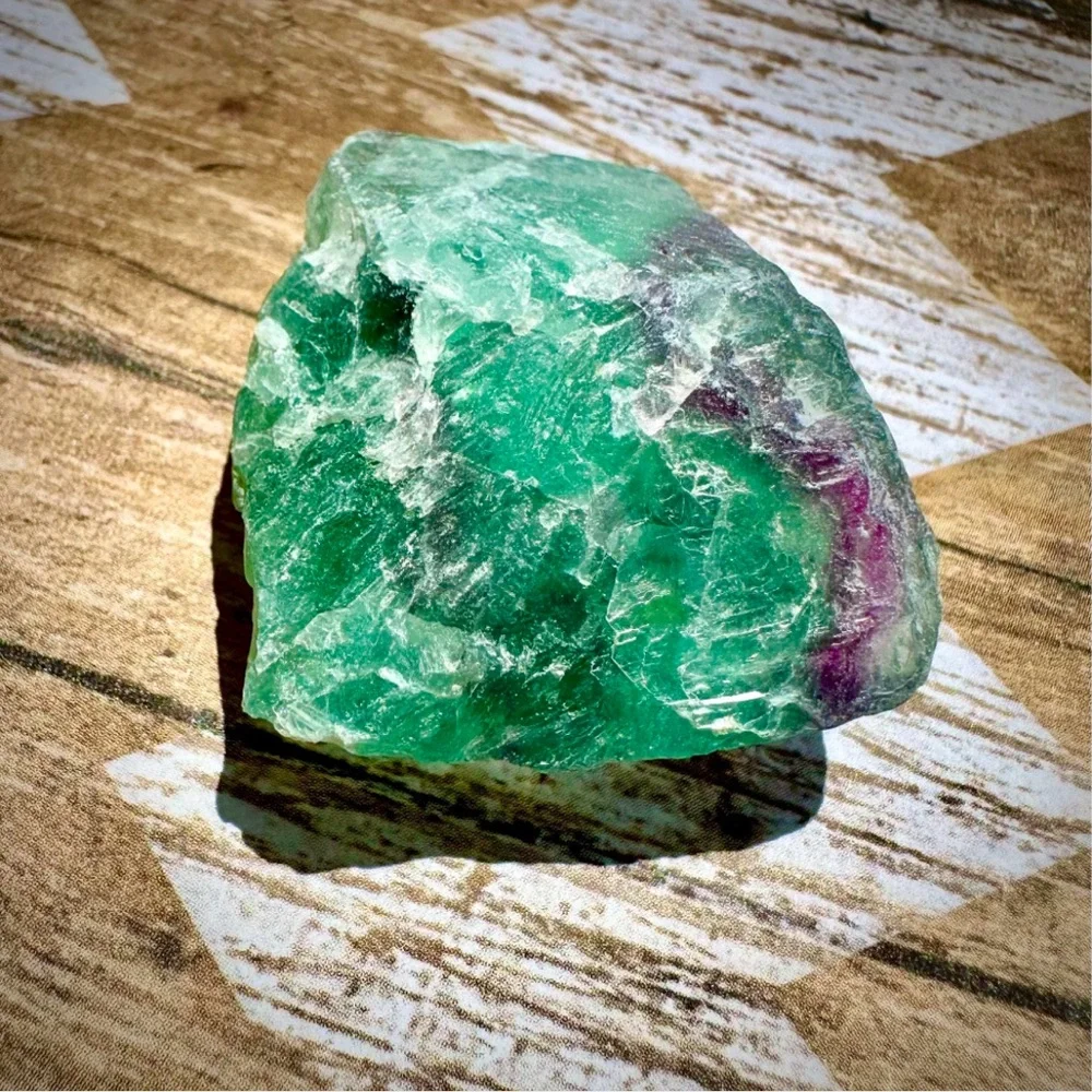 Raw Green fluorite crystals rough gemstones - Picture 3 of 3